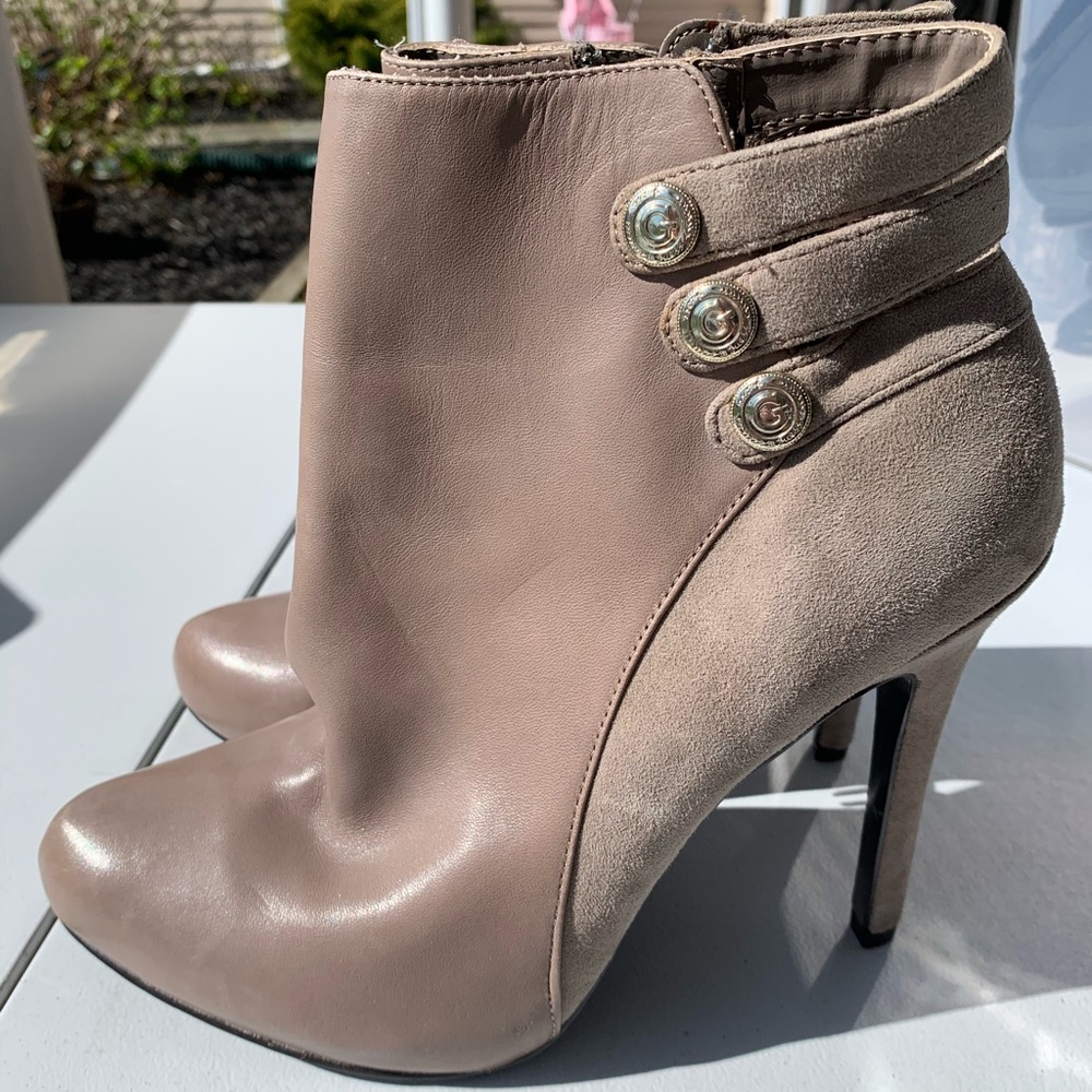 LIKE NEW Size 10 Taupe Guess Leather Heels 3.5 in